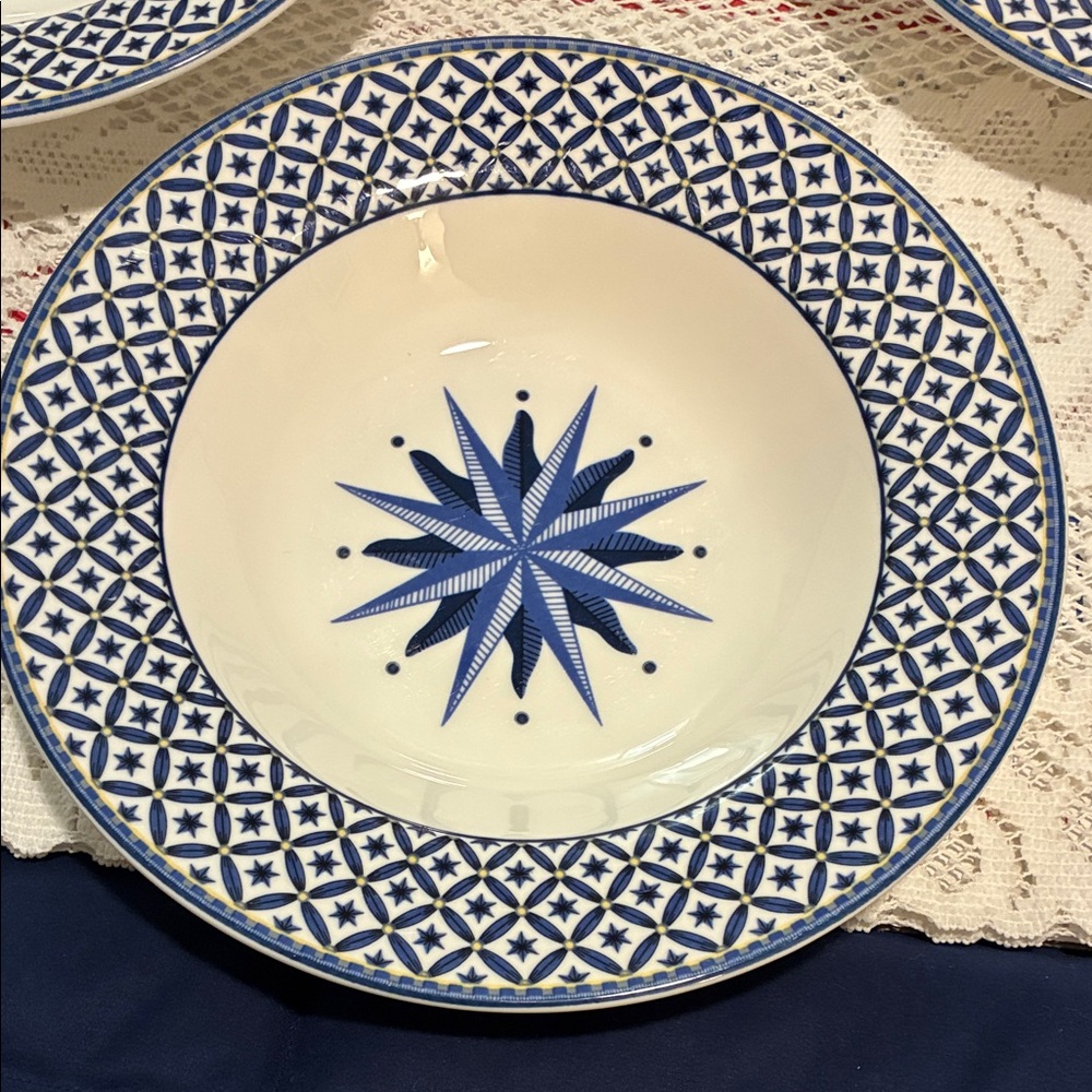 Victoria Beale 4 Bowls Williamsburg 9026 Porcelain Made in Indonesia - Picture 4 of 10